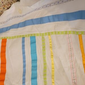 Pottery barn teen duvet cover. Very nice color ribbons